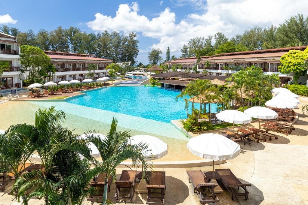 The main pool at Occidental Bangtao